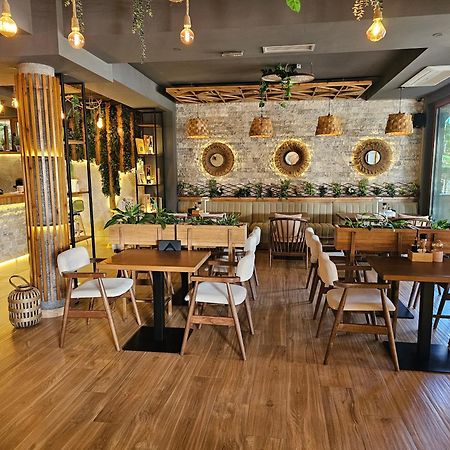 Lacasa Apartments & Restaurant Ulcinj Luaran gambar