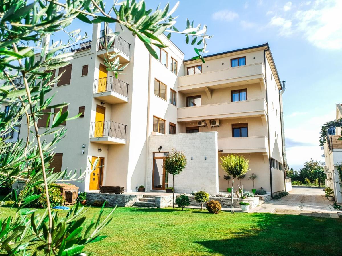 Lacasa Apartments & Restaurant Ulcinj Luaran gambar
