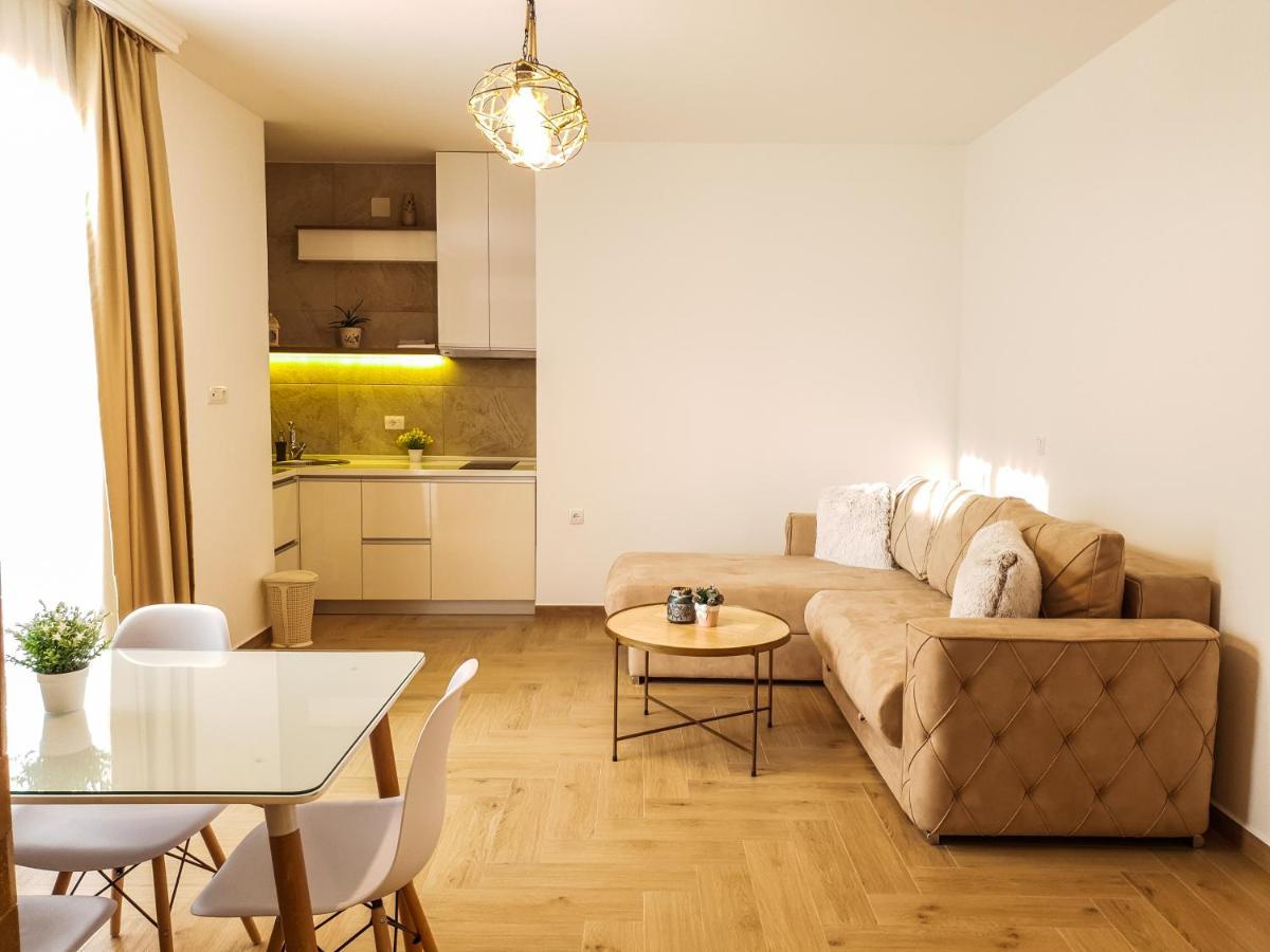 Lacasa Apartments & Restaurant Ulcinj Luaran gambar