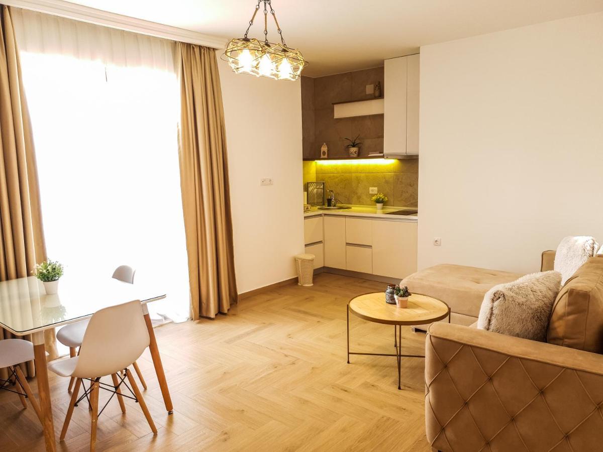 Lacasa Apartments & Restaurant Ulcinj Luaran gambar