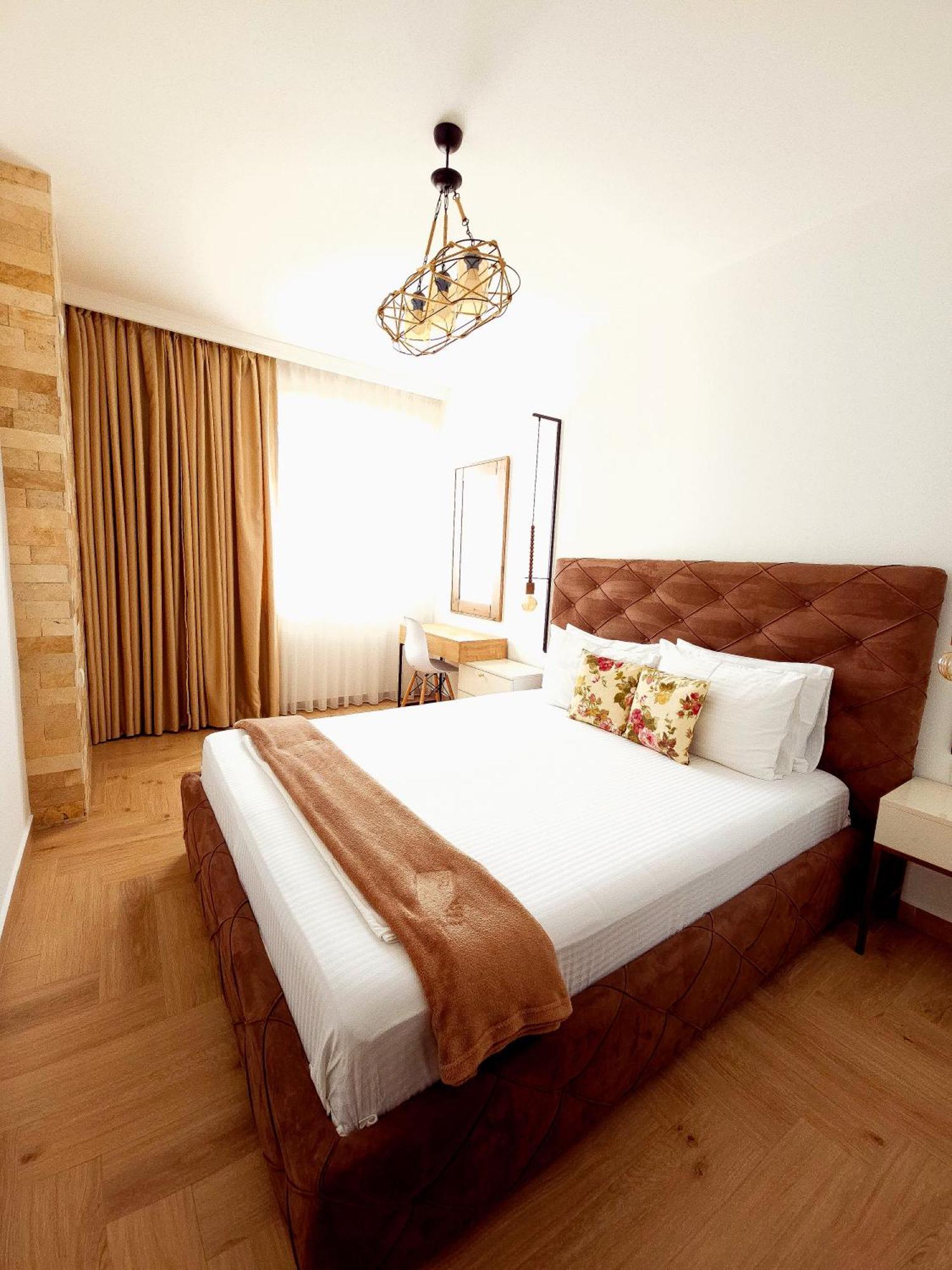 Lacasa Apartments & Restaurant Ulcinj Luaran gambar