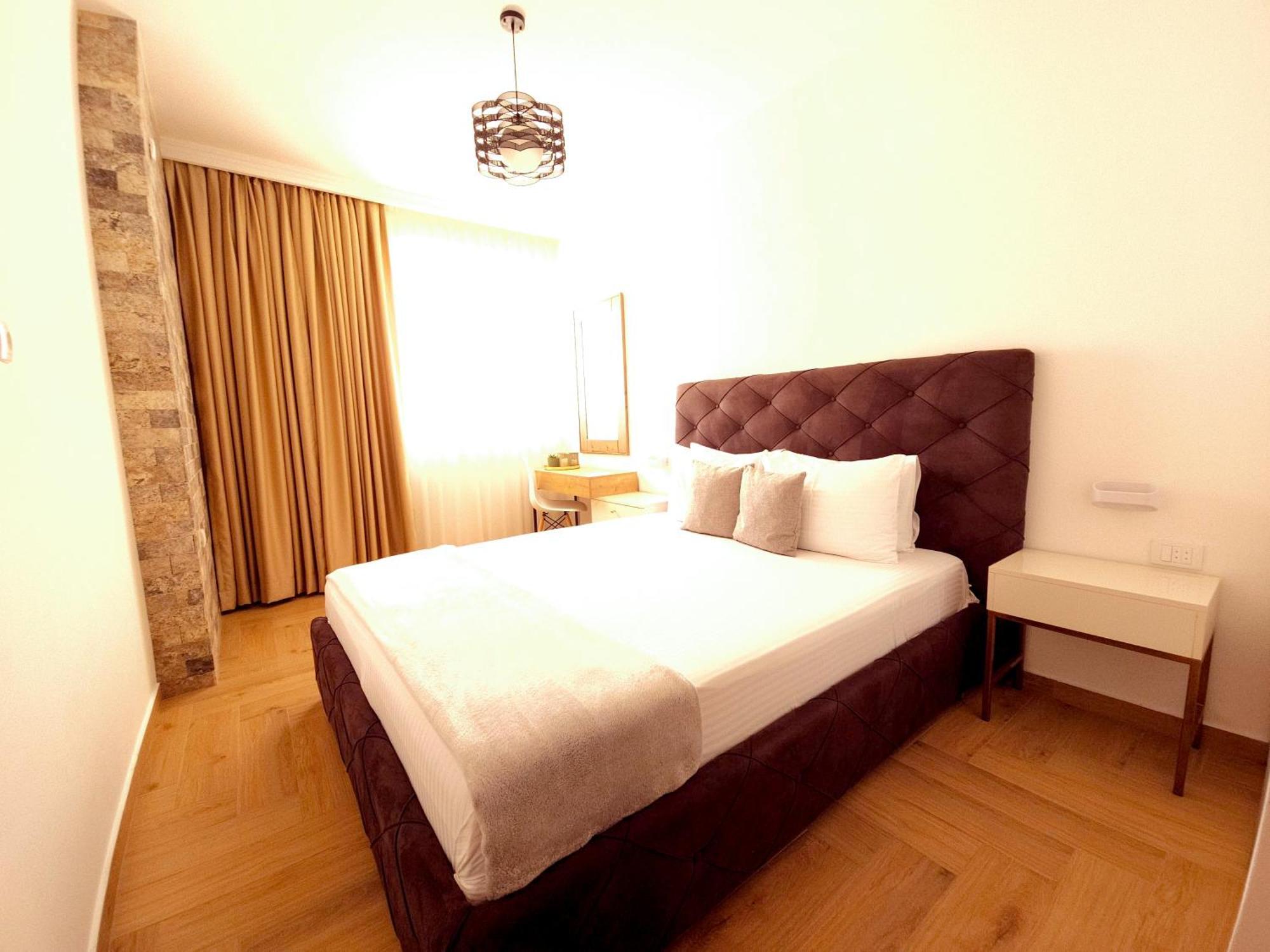 Lacasa Apartments & Restaurant Ulcinj Luaran gambar