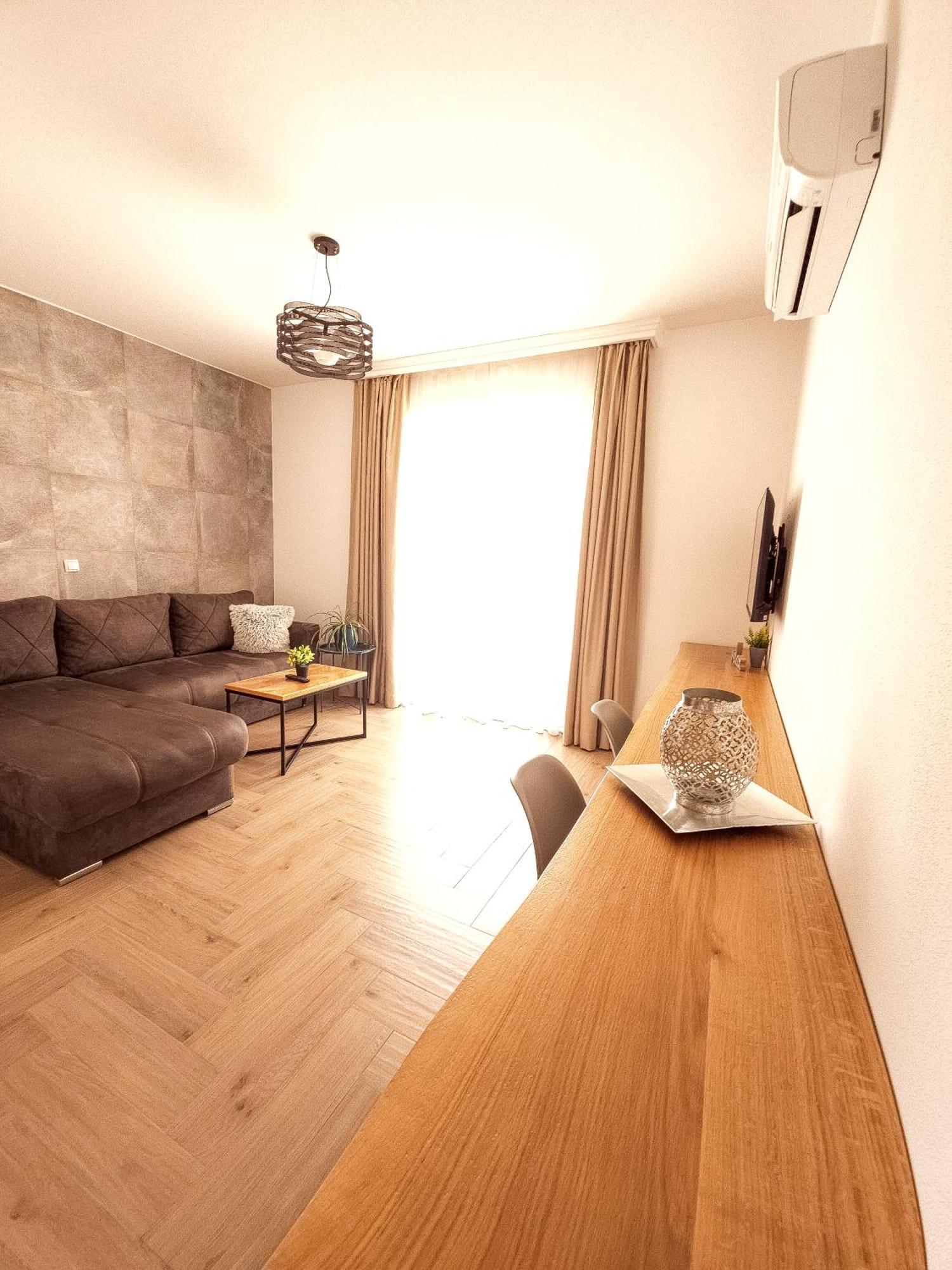 Lacasa Apartments & Restaurant Ulcinj Luaran gambar