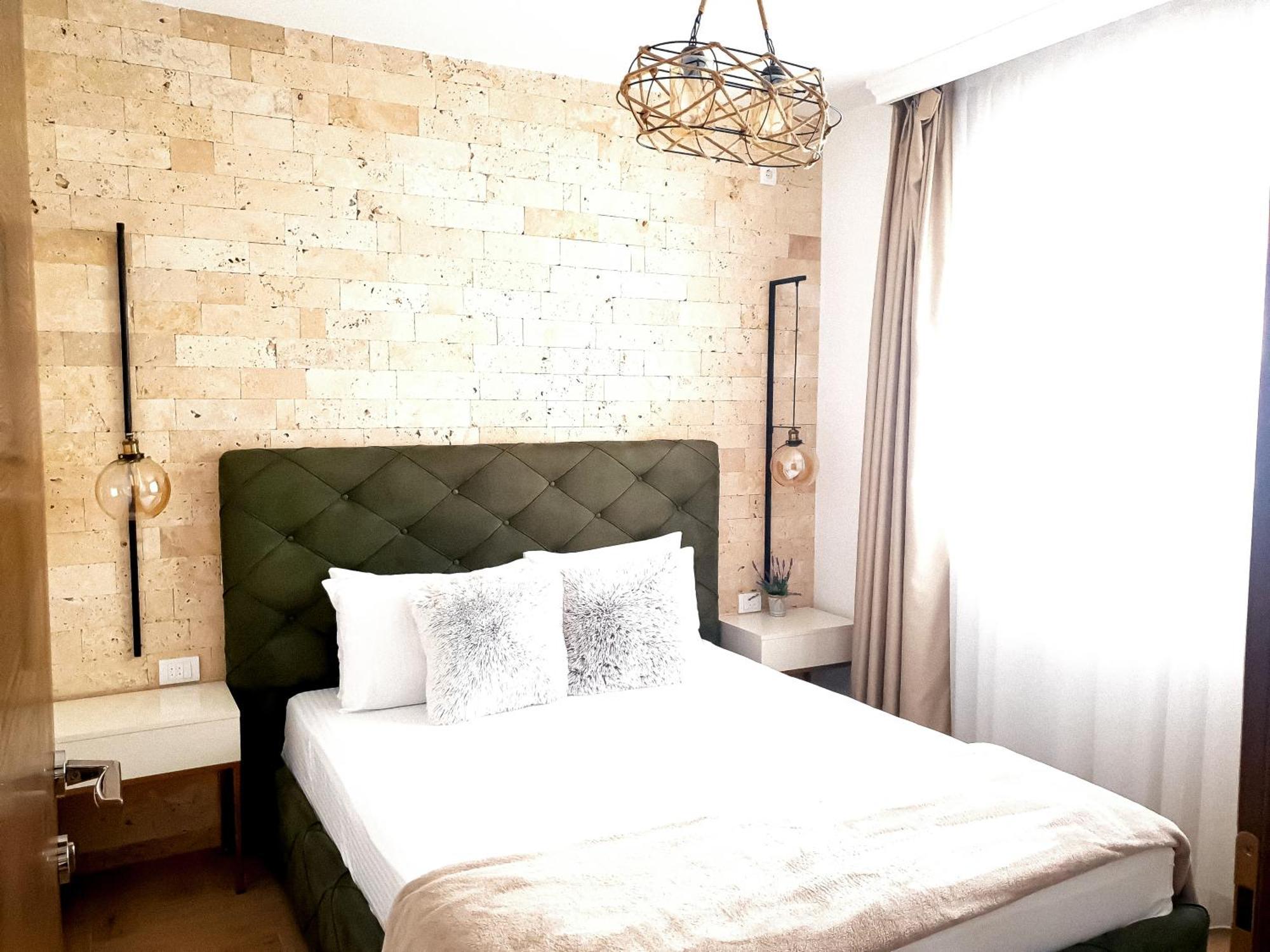 Lacasa Apartments & Restaurant Ulcinj Bilik gambar