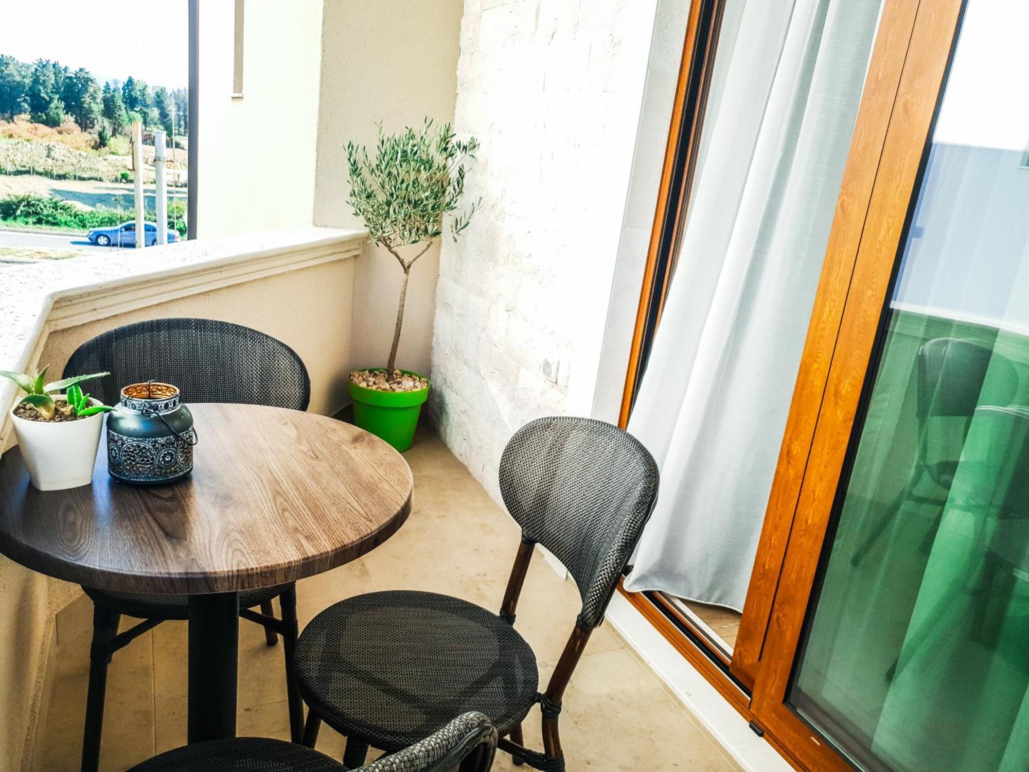 Lacasa Apartments & Restaurant Ulcinj Bilik gambar