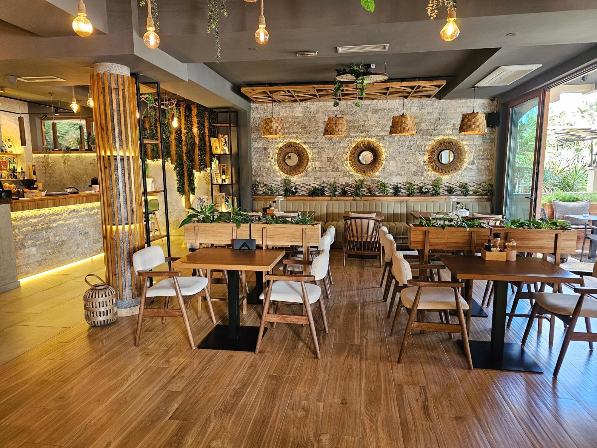 Lacasa Apartments & Restaurant Ulcinj Luaran gambar
