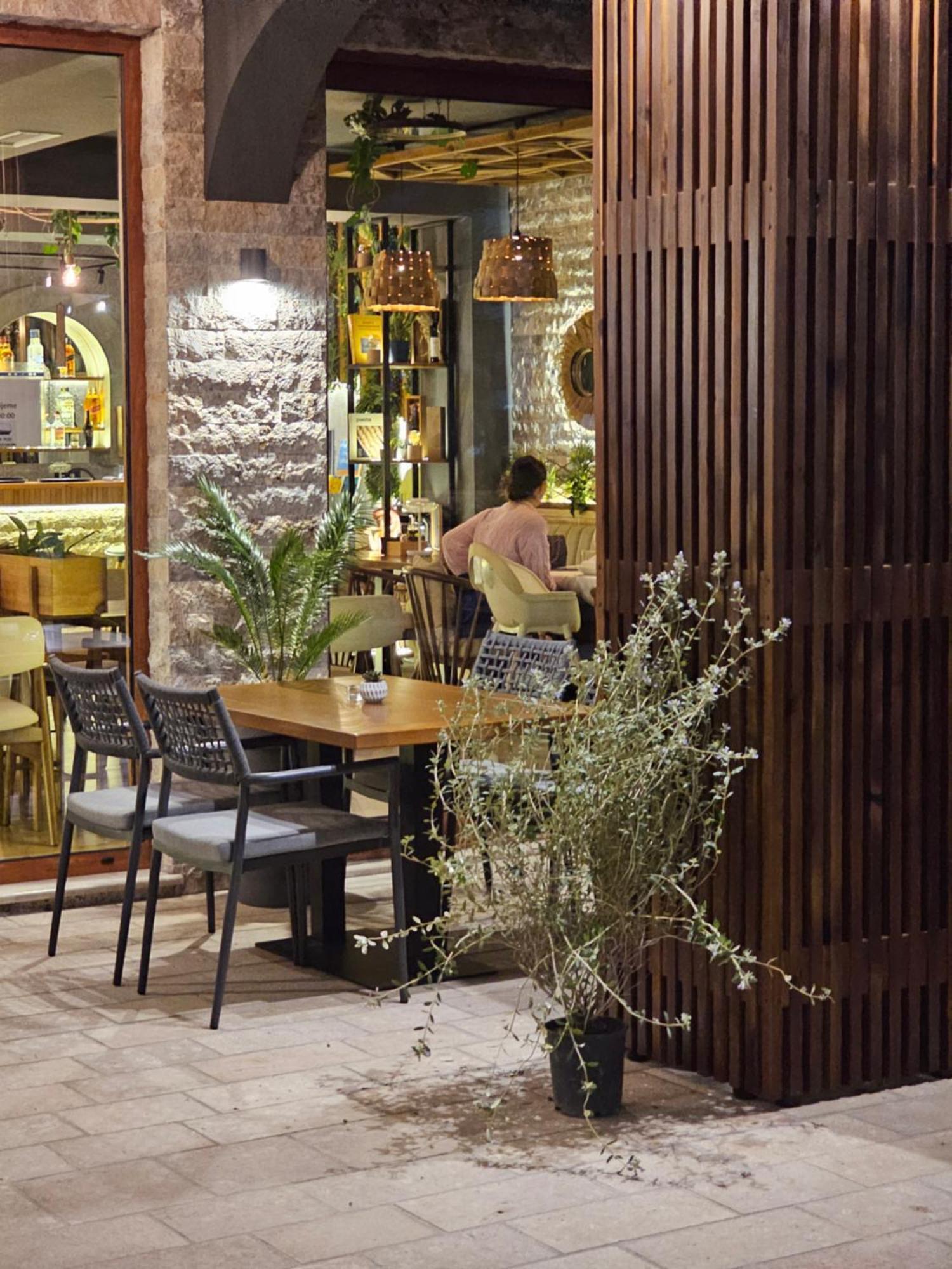 Lacasa Apartments & Restaurant Ulcinj Luaran gambar