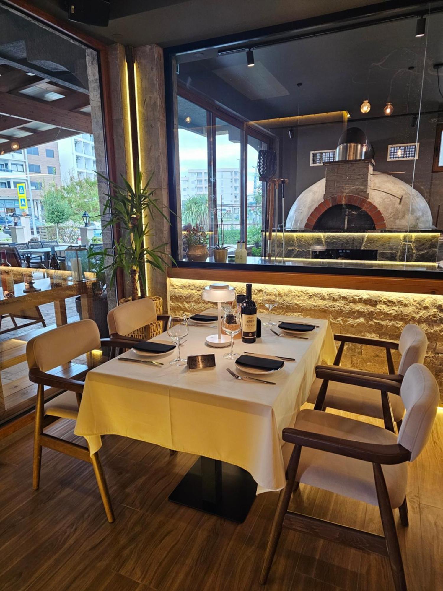 Lacasa Apartments & Restaurant Ulcinj Luaran gambar