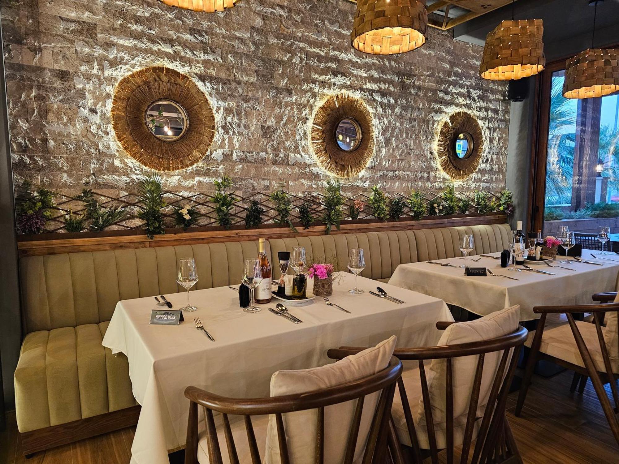 Lacasa Apartments & Restaurant Ulcinj Luaran gambar